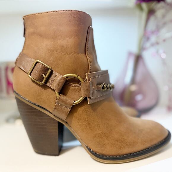 Candies Cognac Brown Harness Buckle Ankle Boots Block Heel Size 9 Boho Chic - Picture 2 of 9